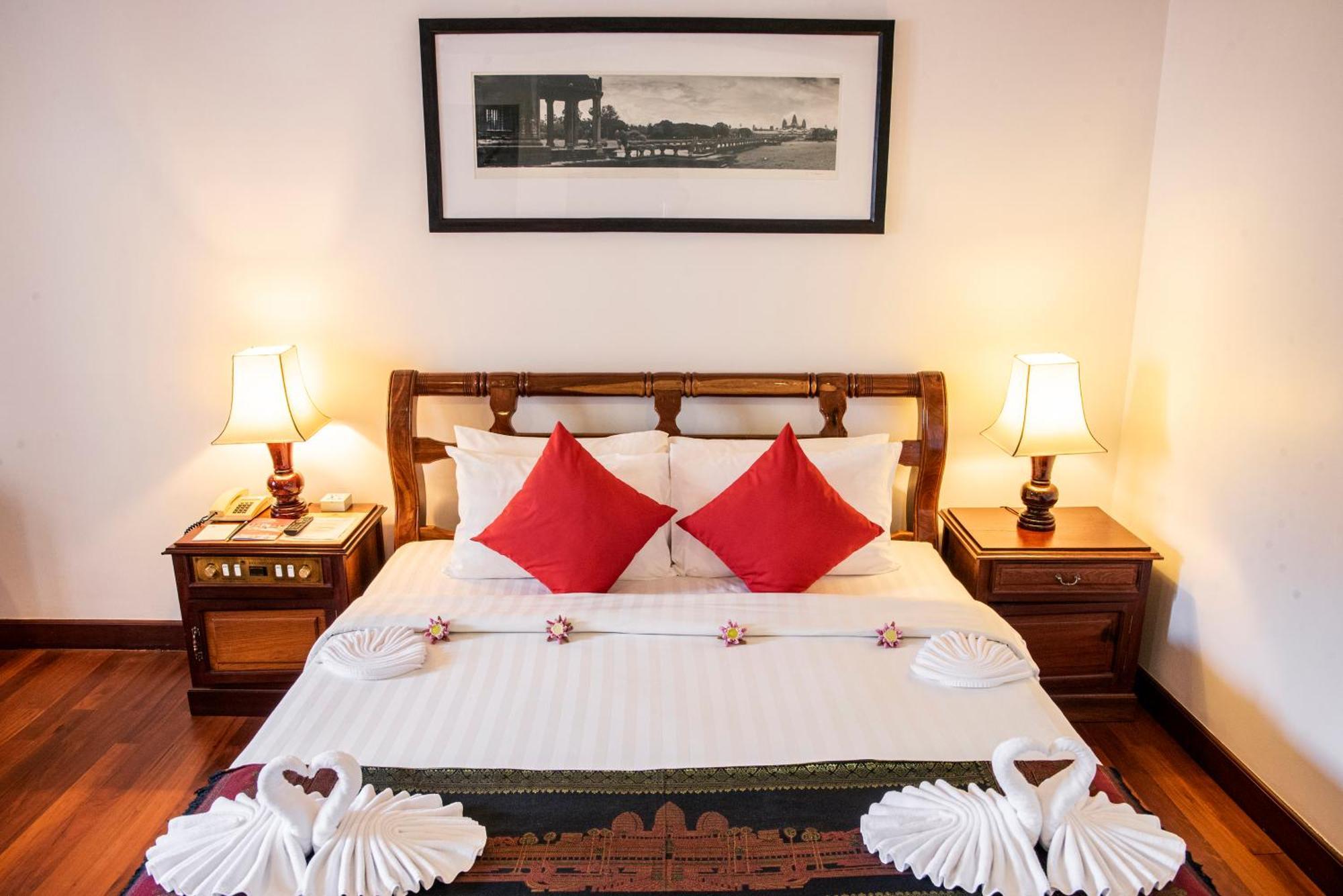 The Suite By Royal Crown Hotel Siem Reap Bagian luar foto