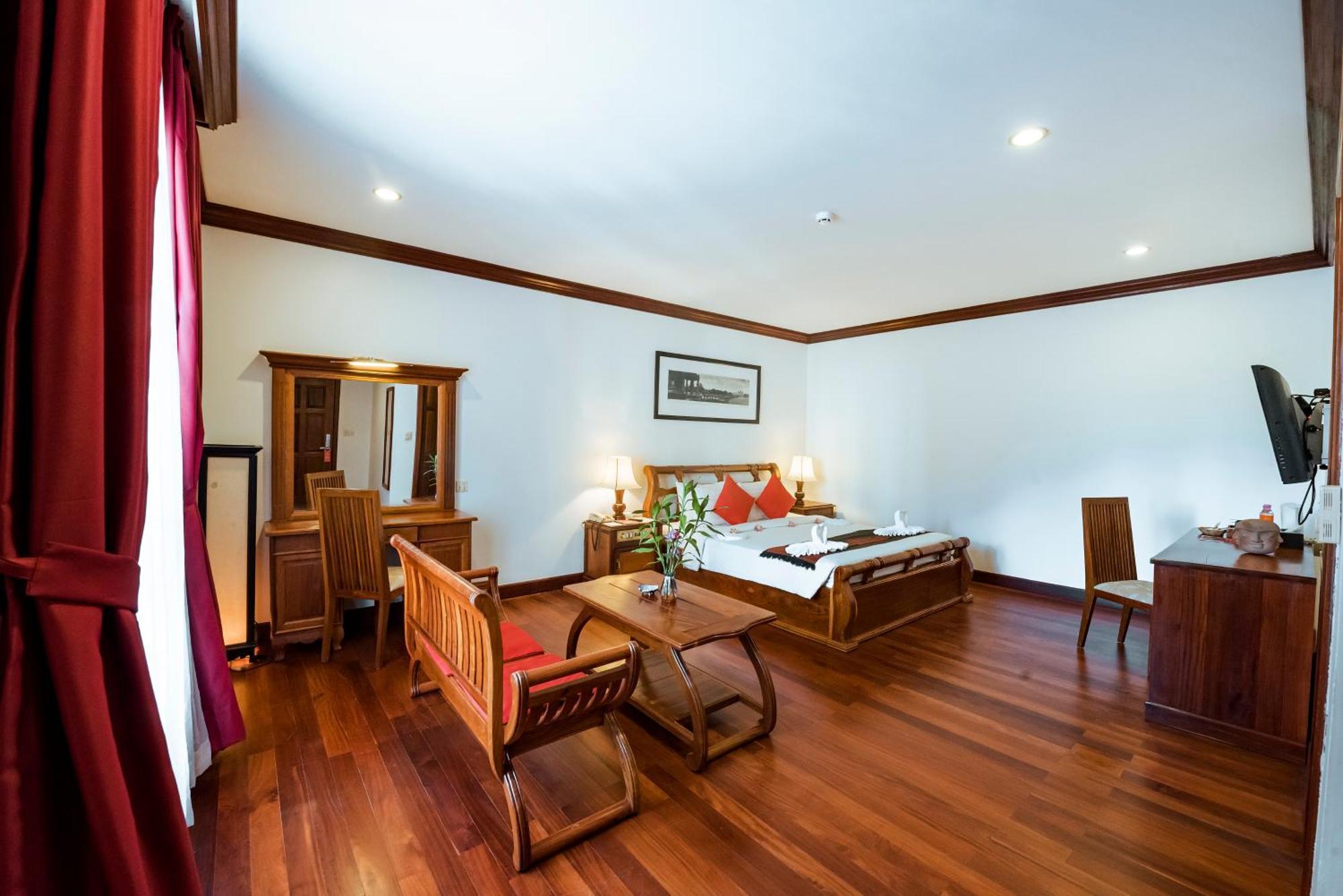 The Suite By Royal Crown Hotel Siem Reap Bagian luar foto