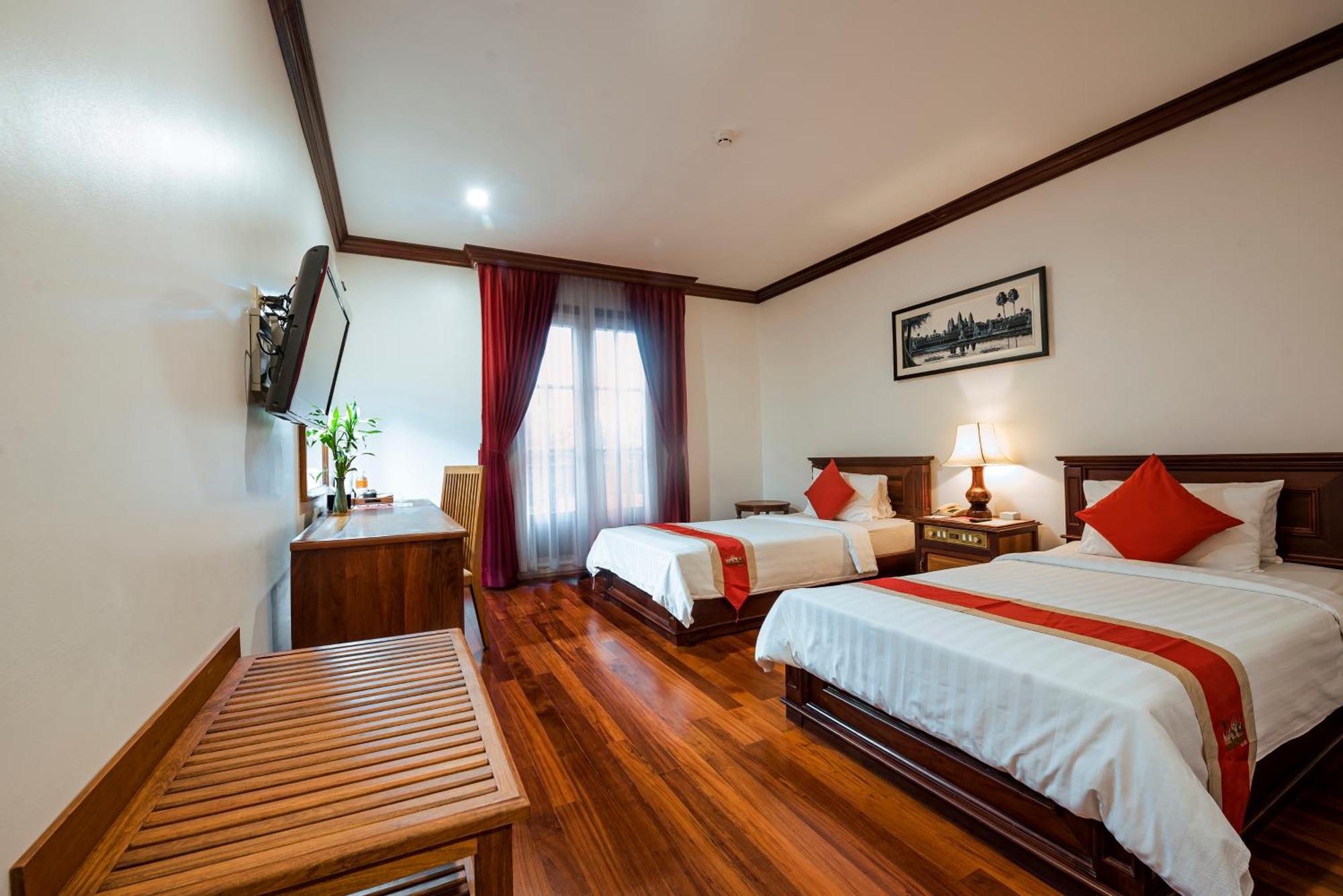 The Suite By Royal Crown Hotel Siem Reap Bagian luar foto