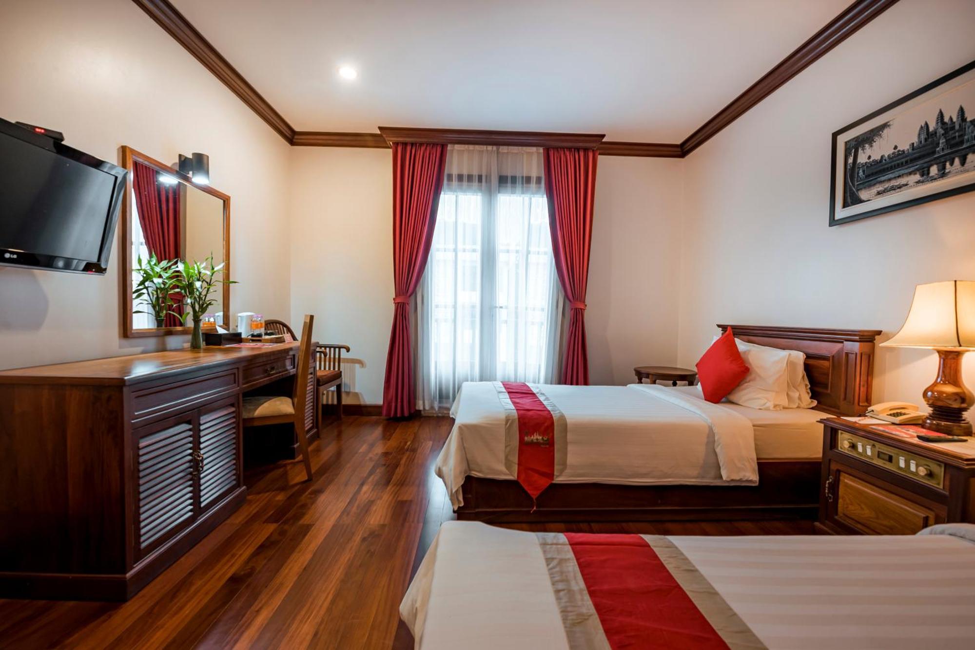 The Suite By Royal Crown Hotel Siem Reap Bagian luar foto