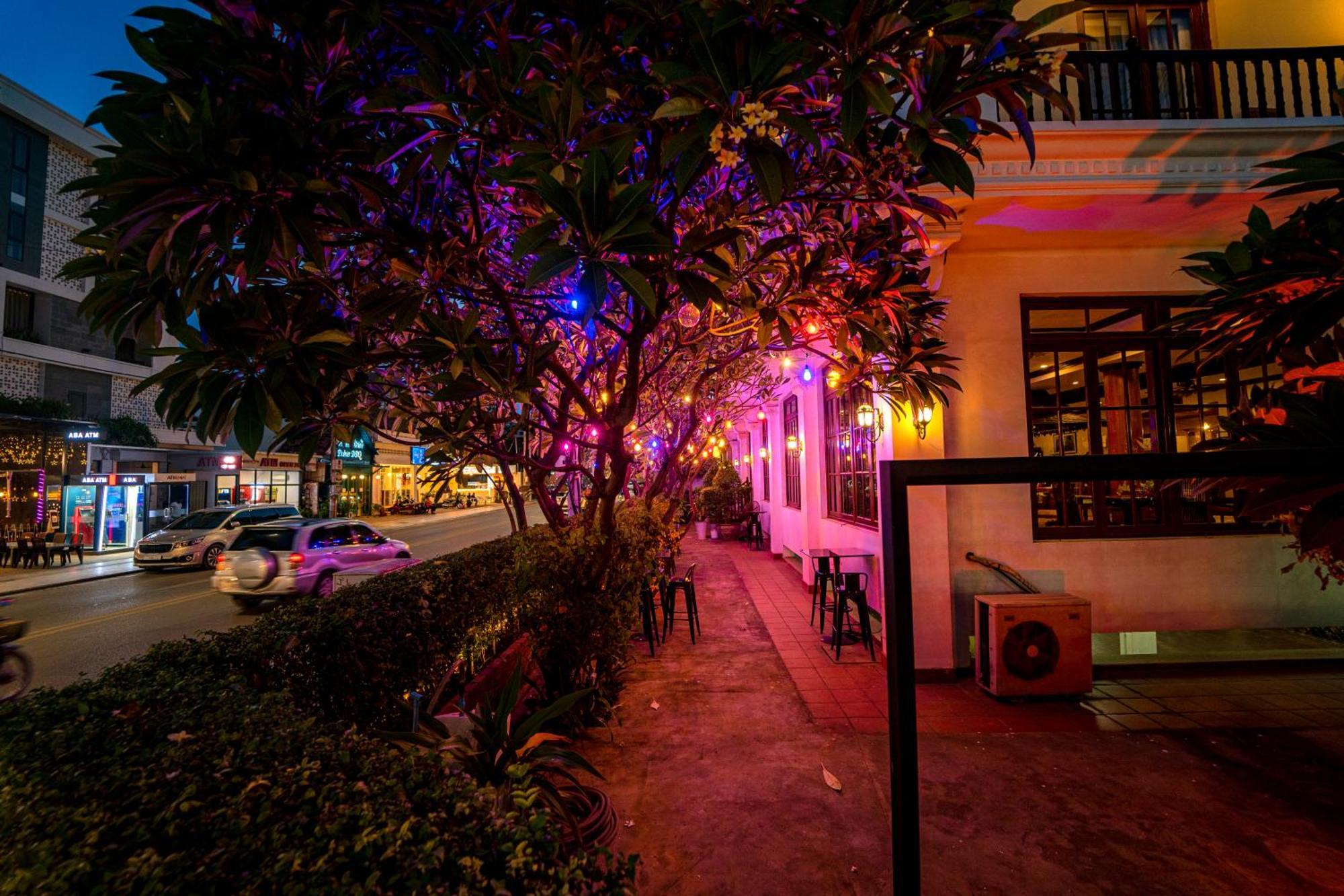 The Suite By Royal Crown Hotel Siem Reap Bagian luar foto