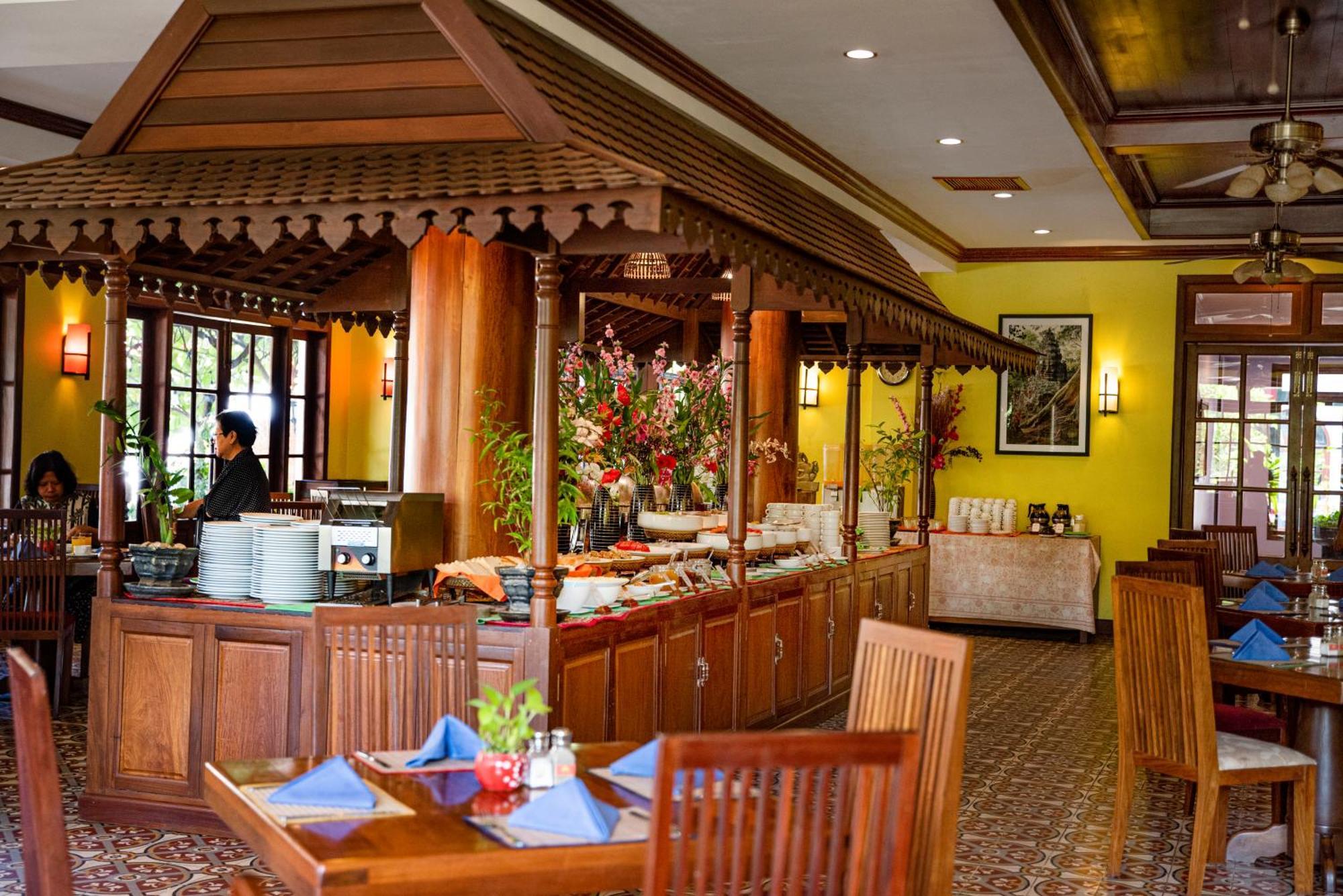 The Suite By Royal Crown Hotel Siem Reap Bagian luar foto