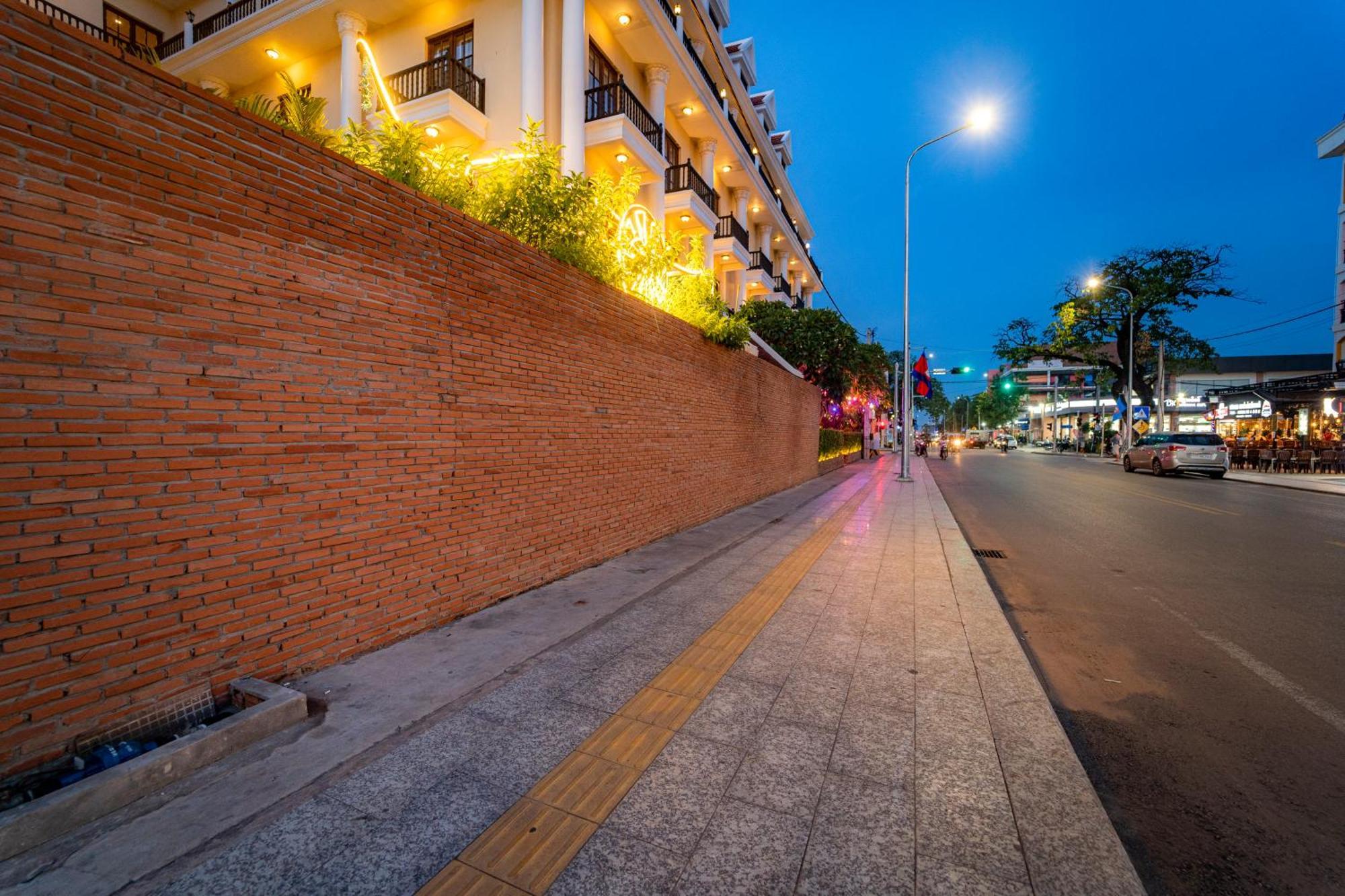 The Suite By Royal Crown Hotel Siem Reap Bagian luar foto
