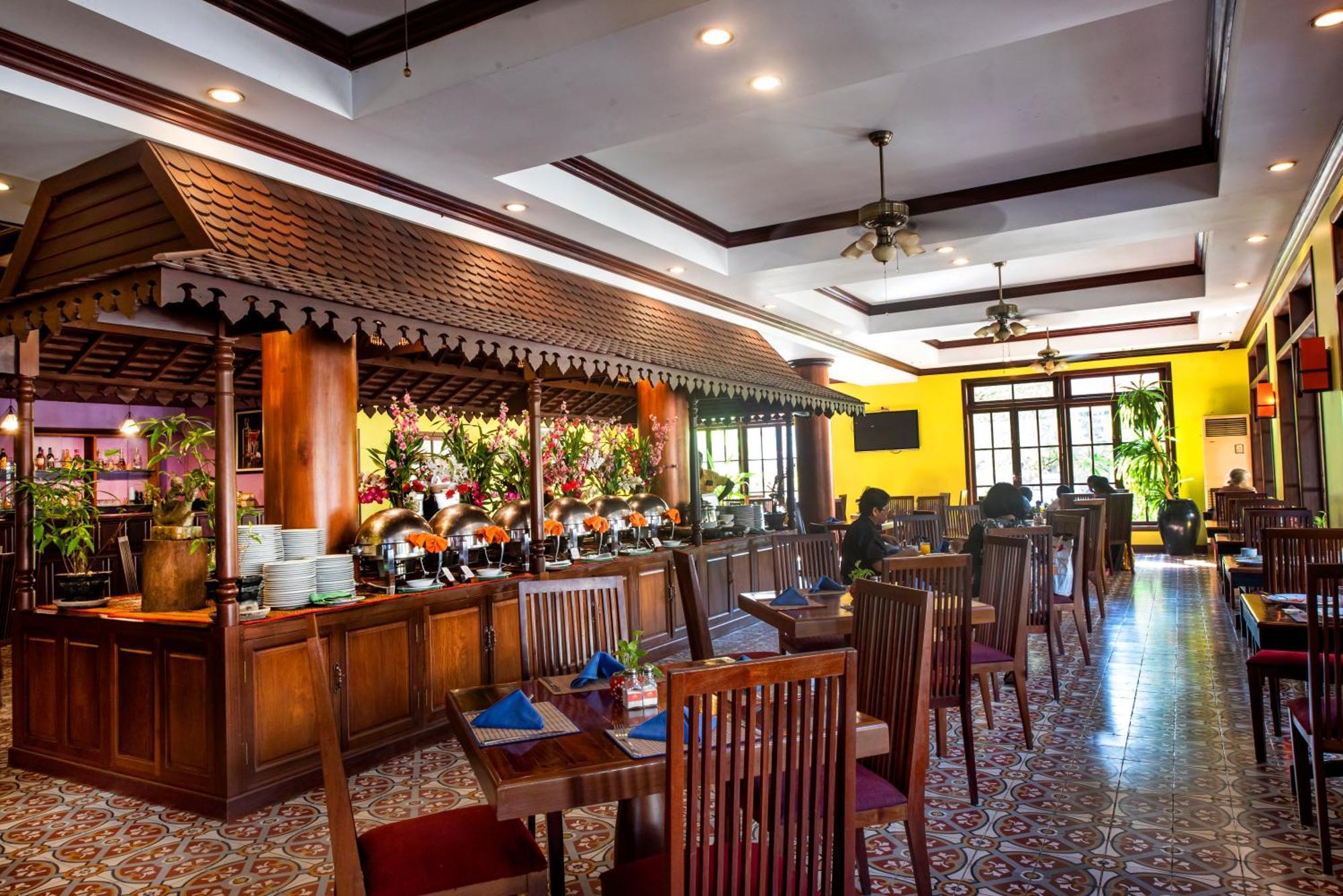 The Suite By Royal Crown Hotel Siem Reap Bagian luar foto