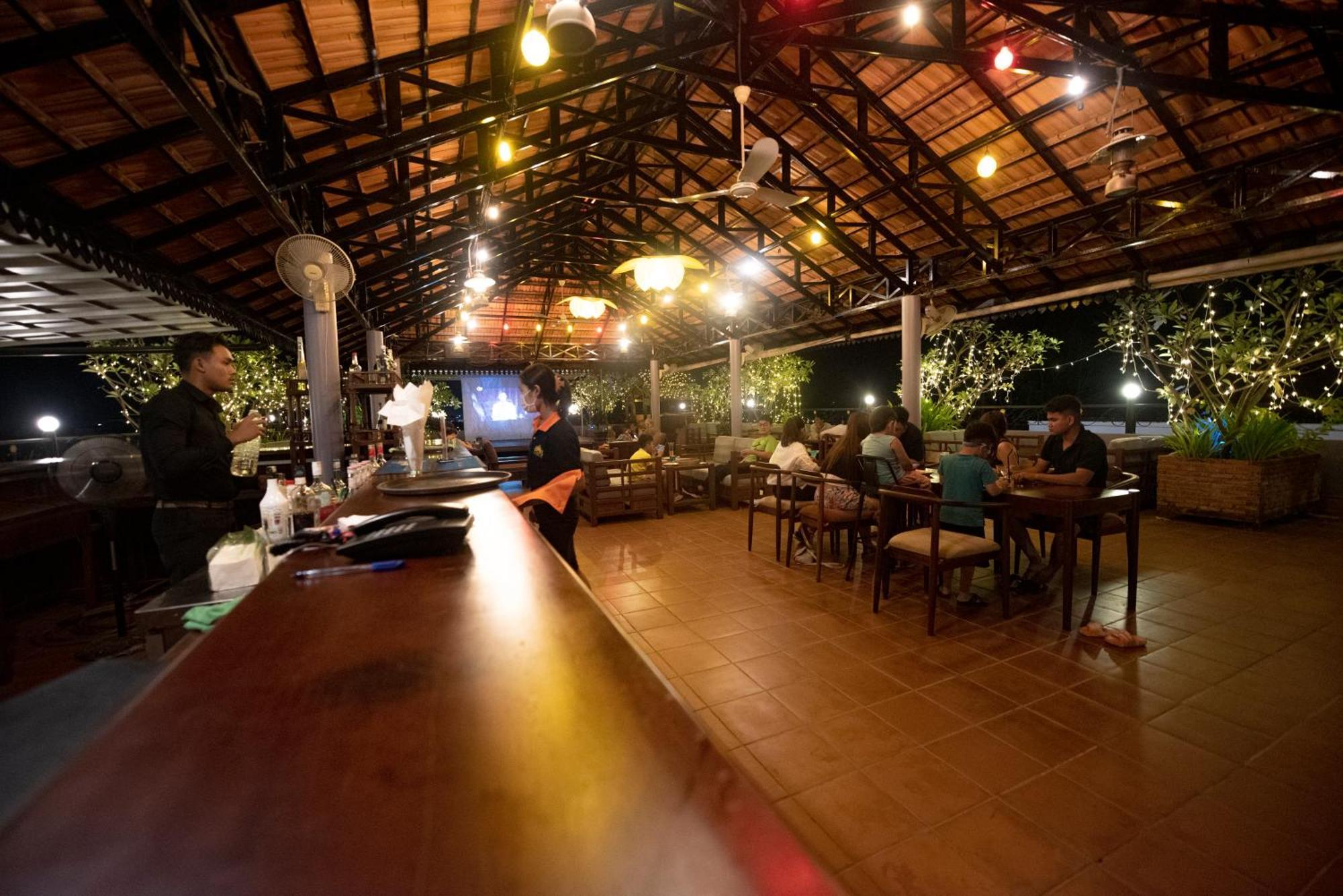 The Suite By Royal Crown Hotel Siem Reap Bagian luar foto