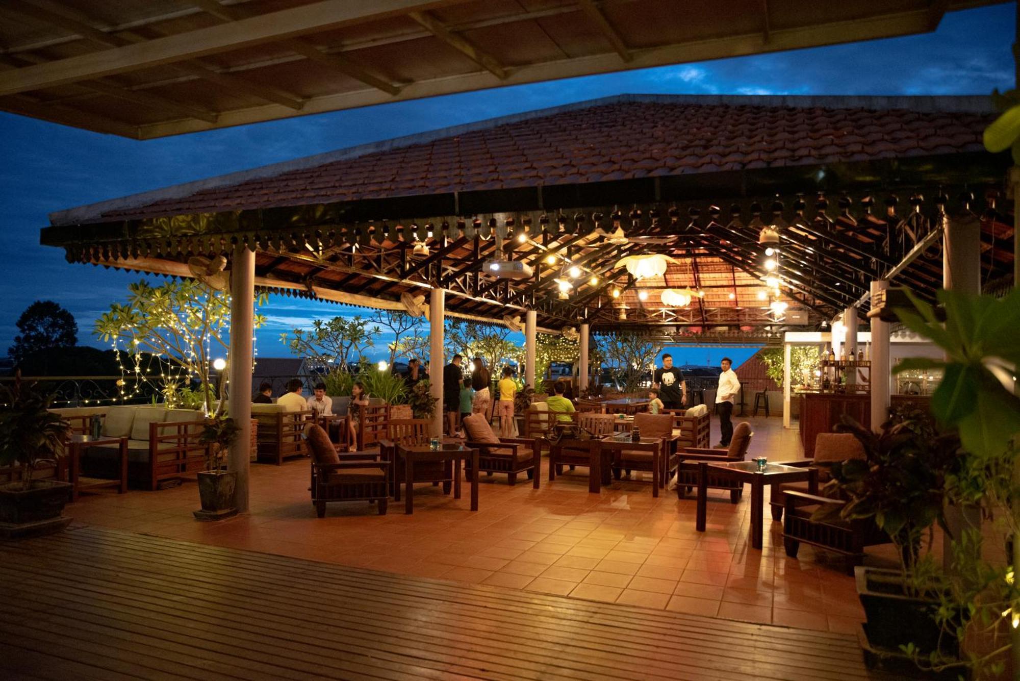 The Suite By Royal Crown Hotel Siem Reap Bagian luar foto