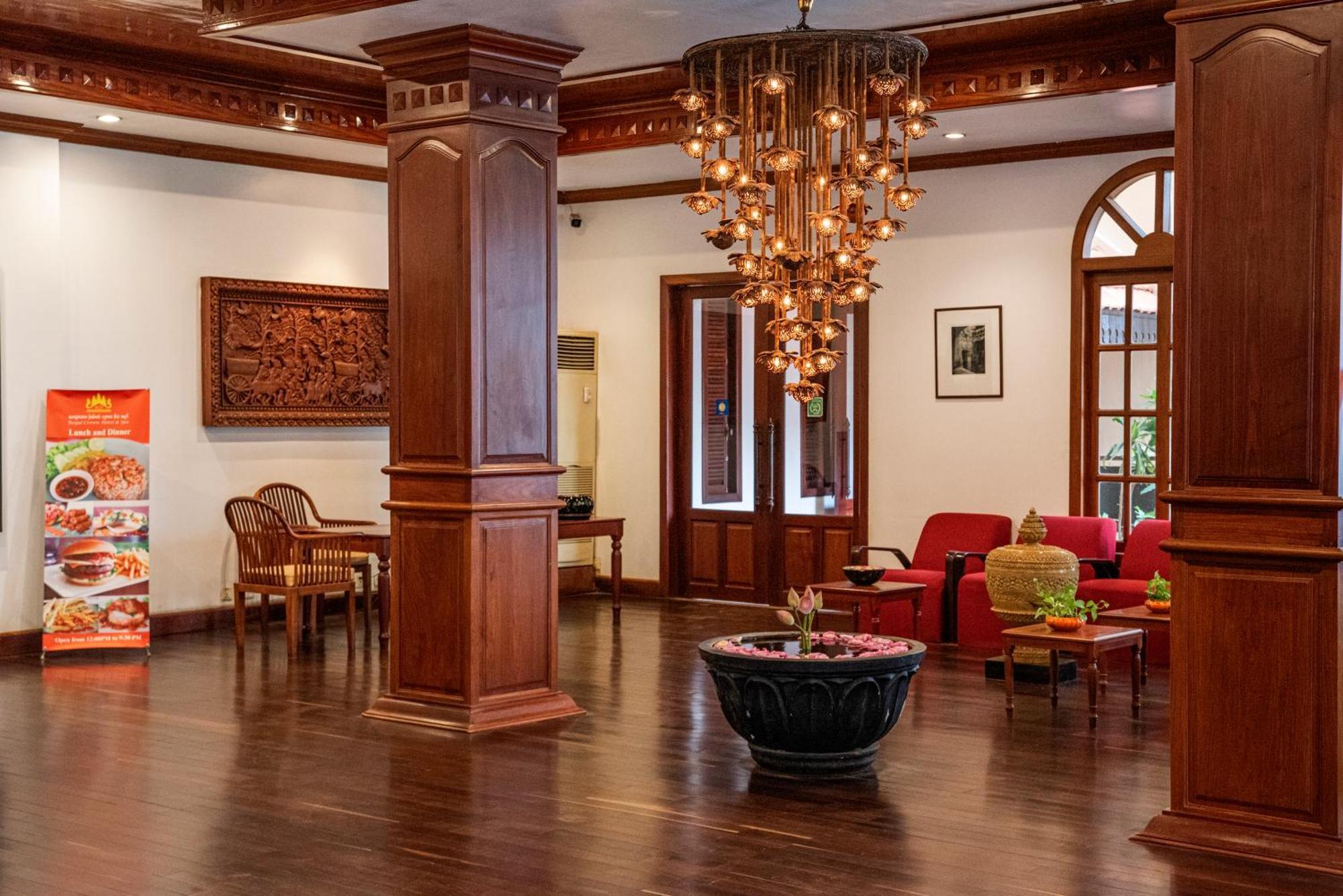 The Suite By Royal Crown Hotel Siem Reap Bagian luar foto