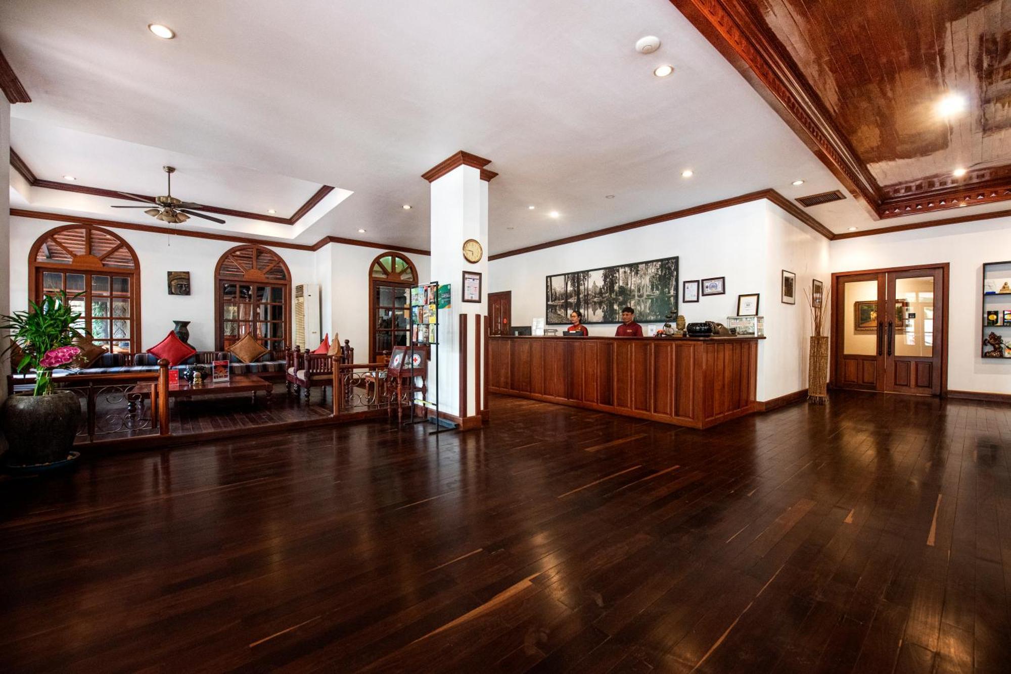 The Suite By Royal Crown Hotel Siem Reap Bagian luar foto