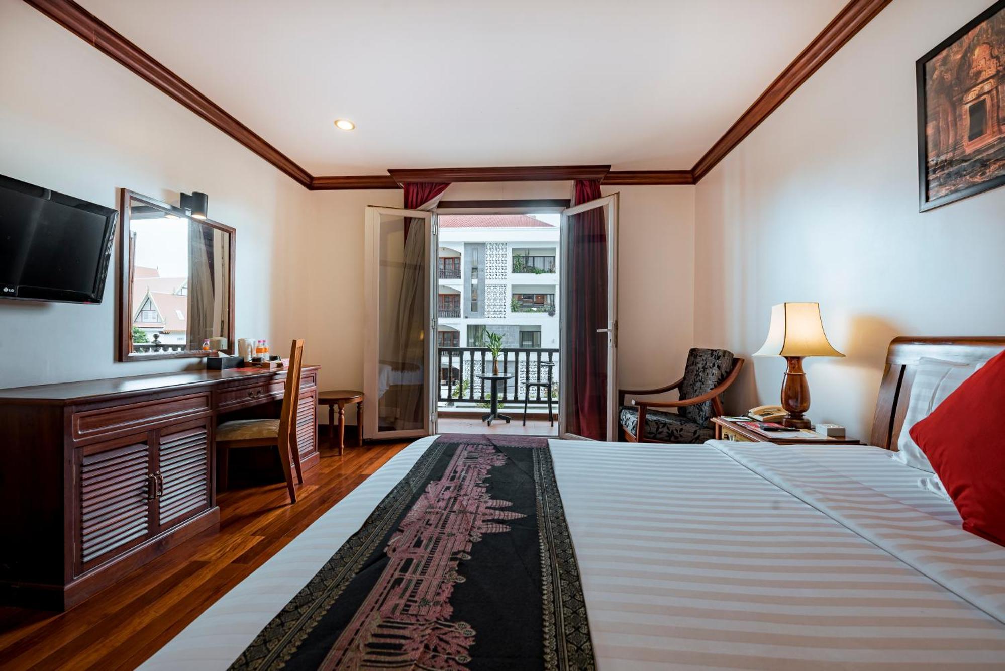 The Suite By Royal Crown Hotel Siem Reap Bagian luar foto