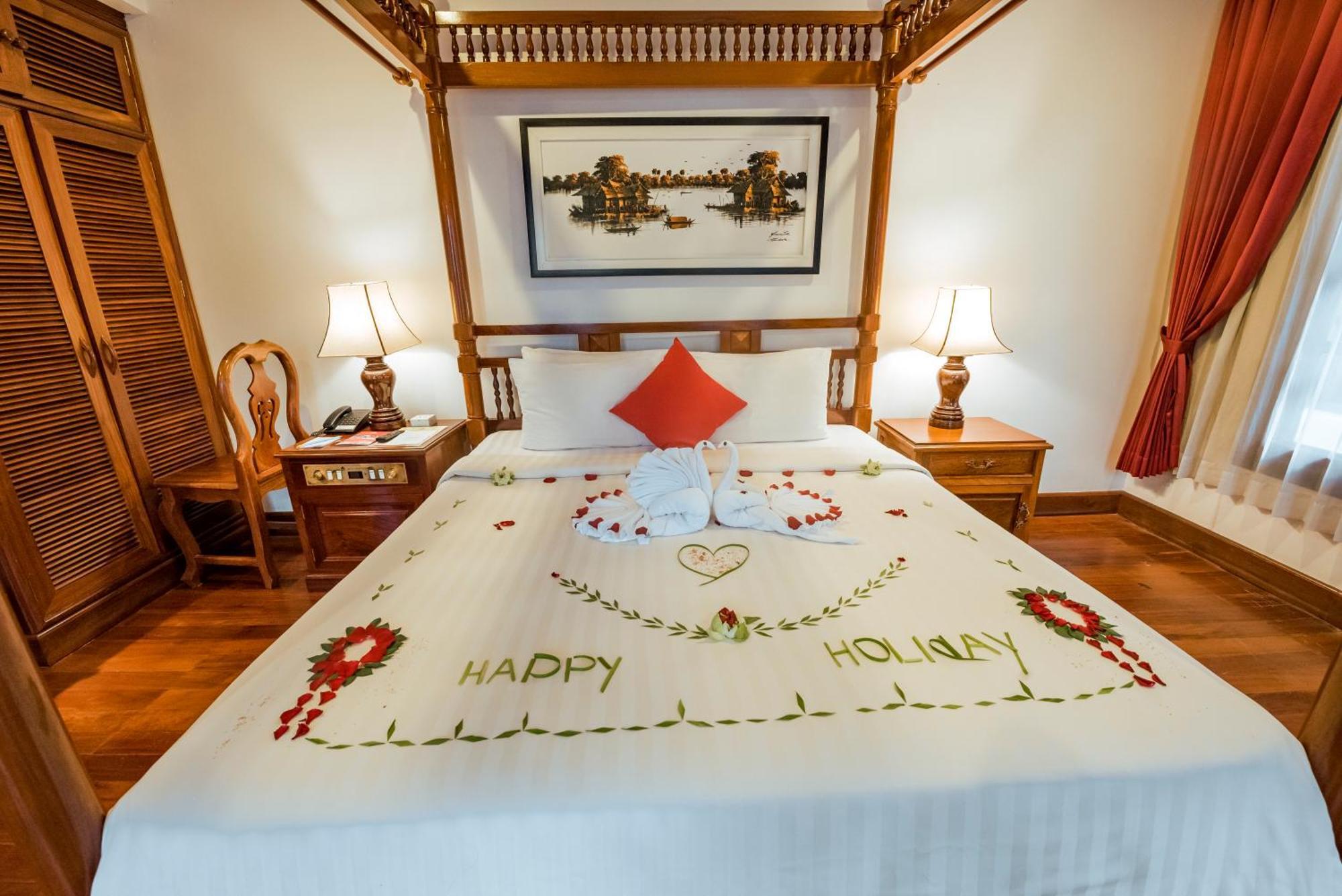 The Suite By Royal Crown Hotel Siem Reap Bagian luar foto