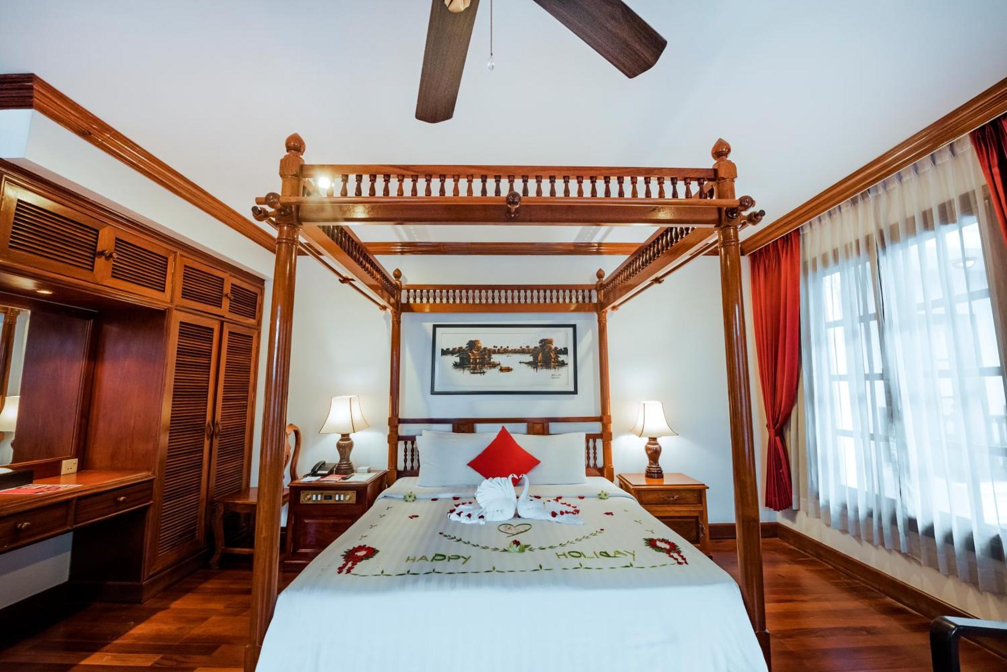 The Suite By Royal Crown Hotel Siem Reap Bagian luar foto