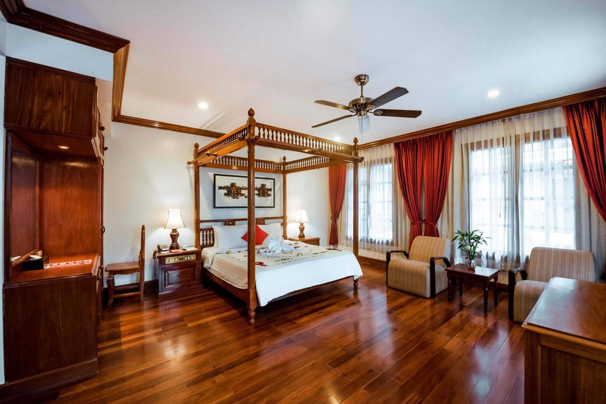 The Suite By Royal Crown Hotel Siem Reap Bagian luar foto