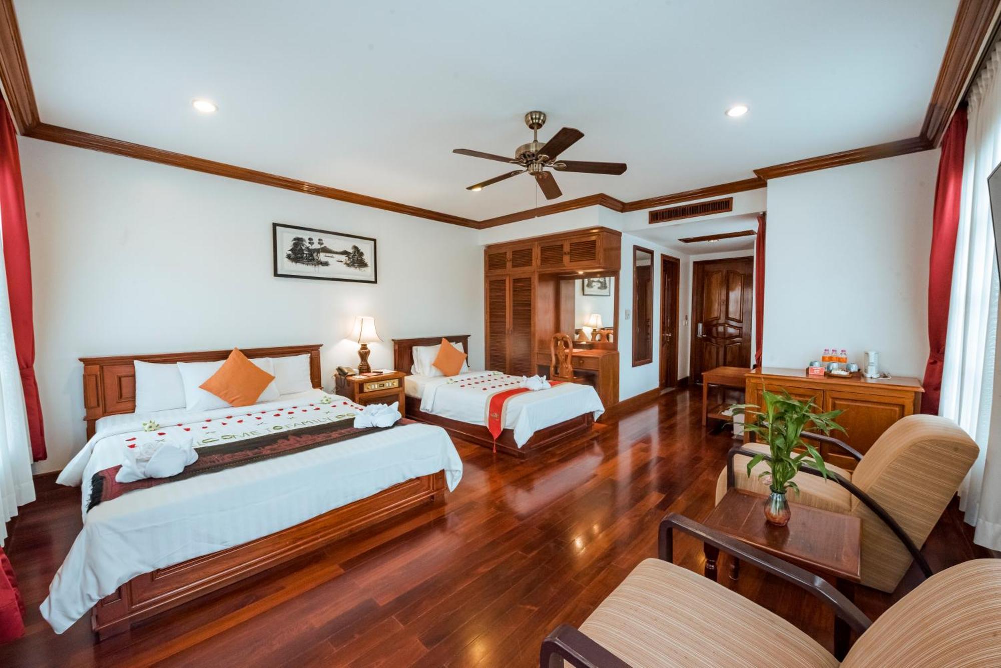 The Suite By Royal Crown Hotel Siem Reap Bagian luar foto