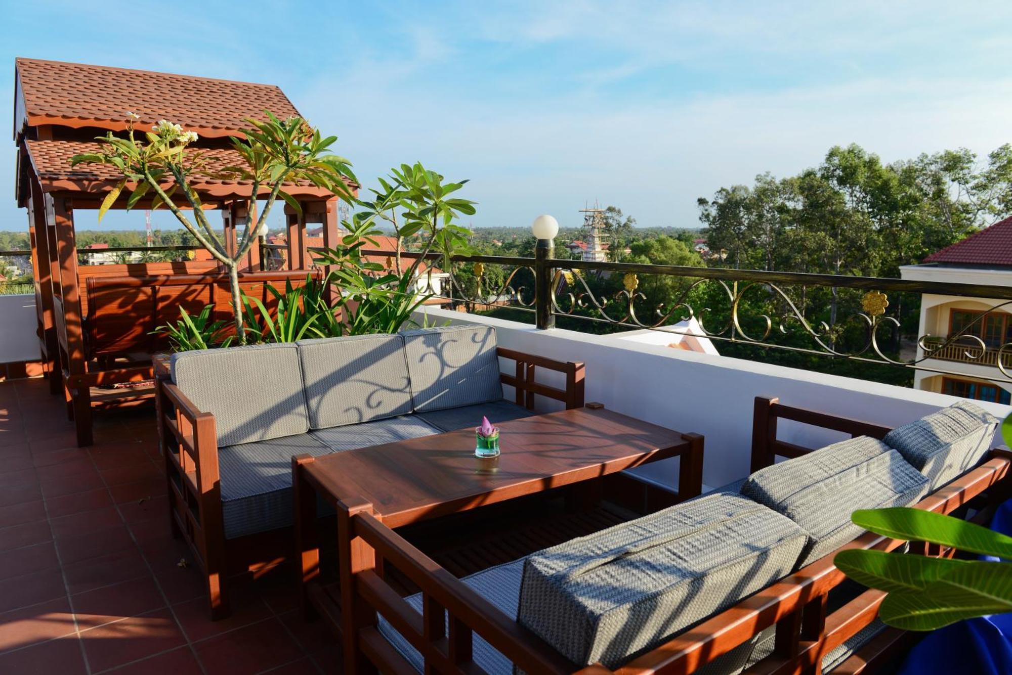 The Suite By Royal Crown Hotel Siem Reap Bagian luar foto